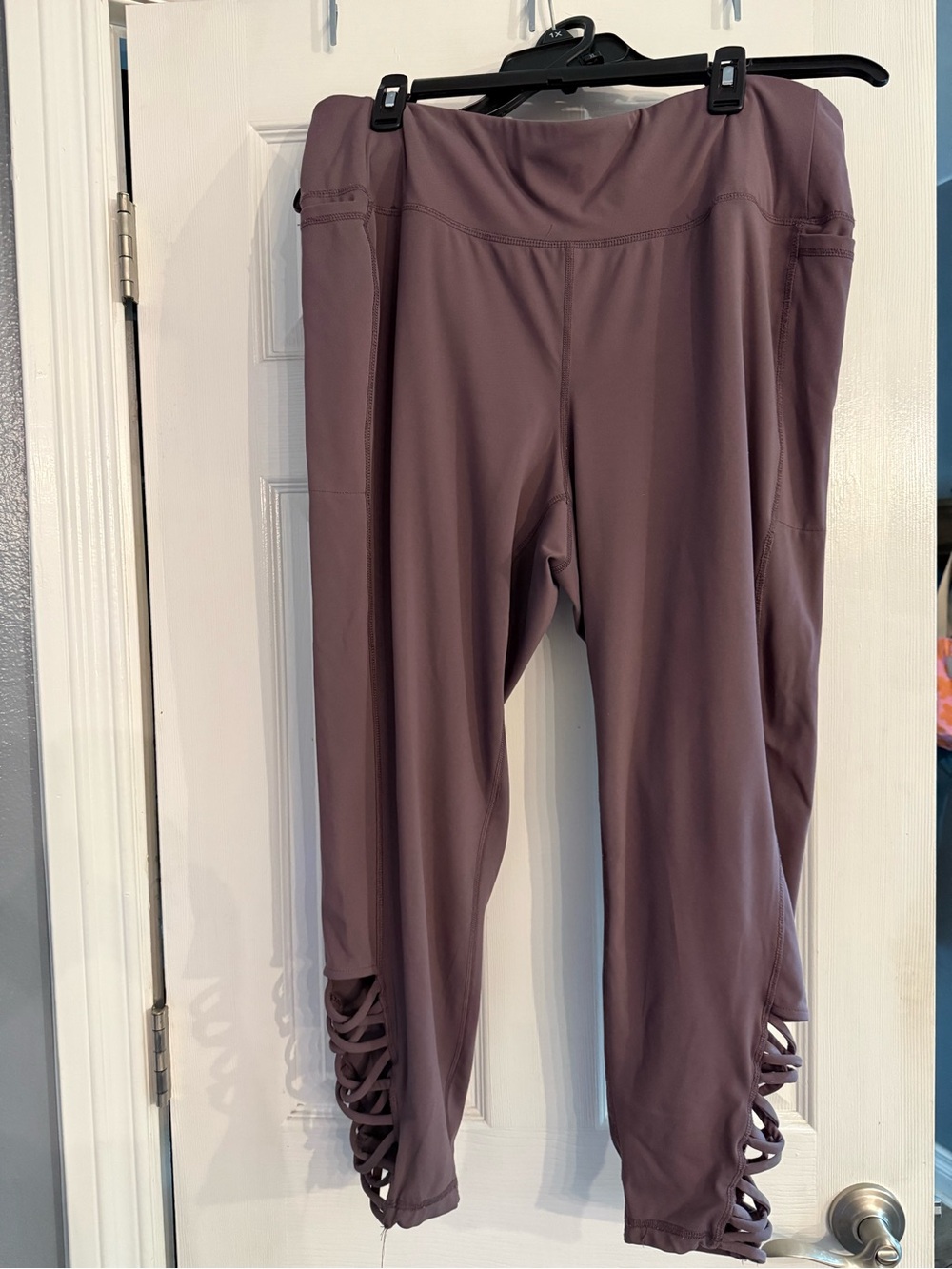 Livi Mauve Lattice-Hem Leggings